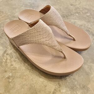 FitFlop Lulu Perf Croco-Embossed Leather Toe-Post Thong Sandal Pale Pink